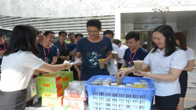 夏日送關(guān)懷 清涼一線心 ——2019年廣東堅基集團開展夏日送清涼活動