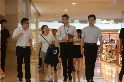 廣東歌舞劇院創作室編導、國家一級導演黃盈到河源市商業中心考察指導