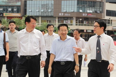 中共河源市委常委、市政府黨組副書記龔國平到河源市商業中心調研