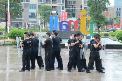 堅(jiān)基商業(yè) - 持刀男子闖進(jìn)JJMALL？不要慌，這是反恐防暴演練