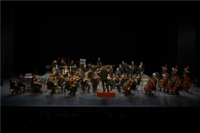 堅(jiān)基演藝丨一場(chǎng)“看得見”的音樂盛宴點(diǎn)亮金秋，奏響悠揚(yáng)完美旋律